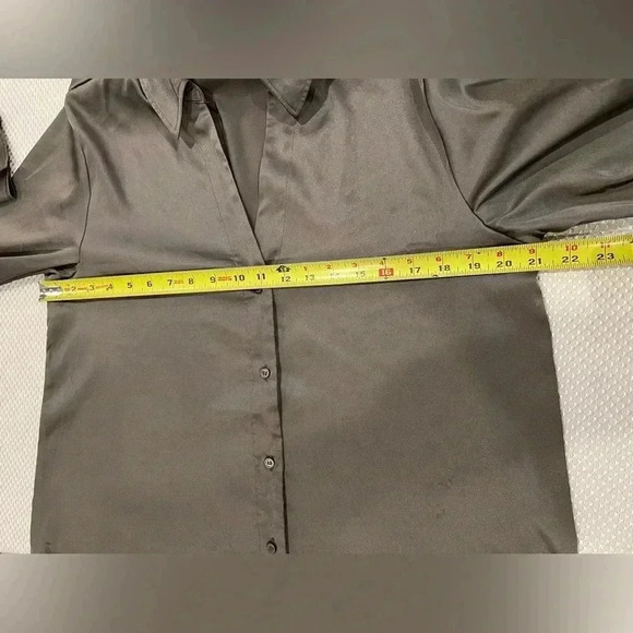 ✨H&M Dark Gray Silky Button down blouse size medium - Picture 5 of 9